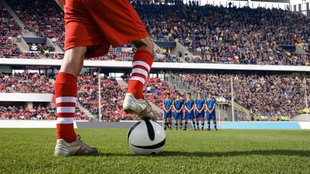 Freistoß beim Fußball: Fußballregeln verständlich erklärt 