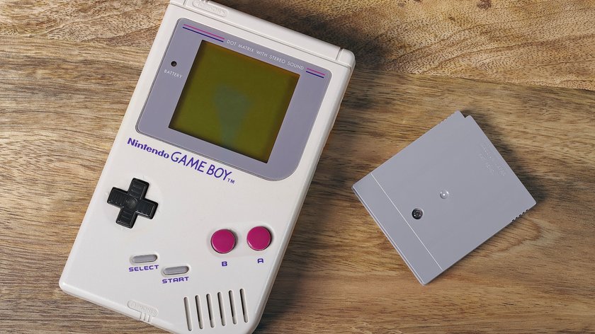 Game Boy mit Spiel