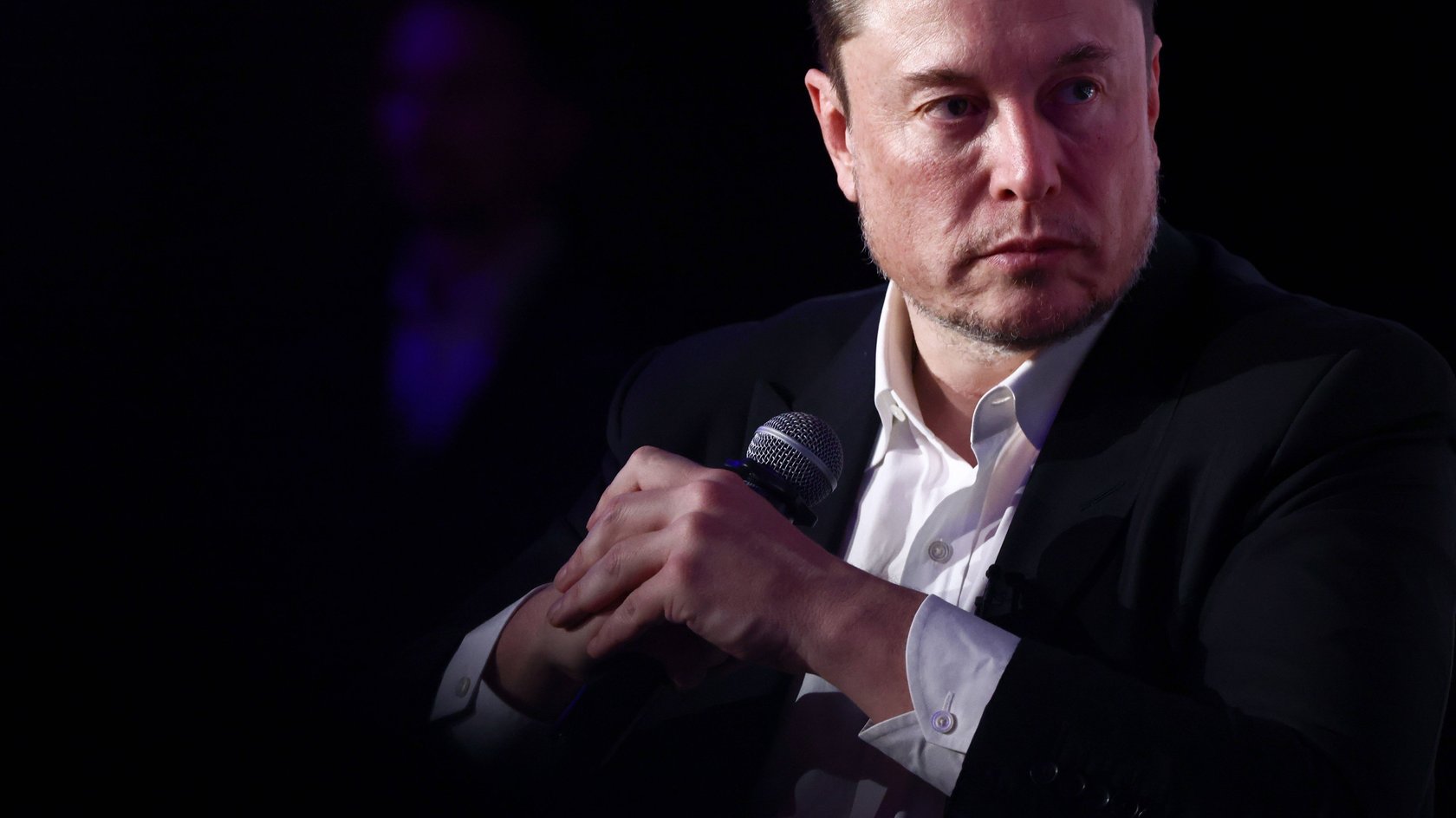 Das Tech-Unternehmen Tesla fordert einiges von seinen Mitarbeitern.