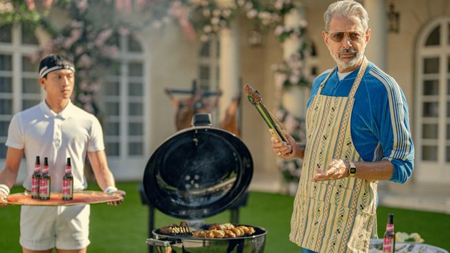 Beim Grillen im Garten: So sieht man Göttervater Zeus eher selten.