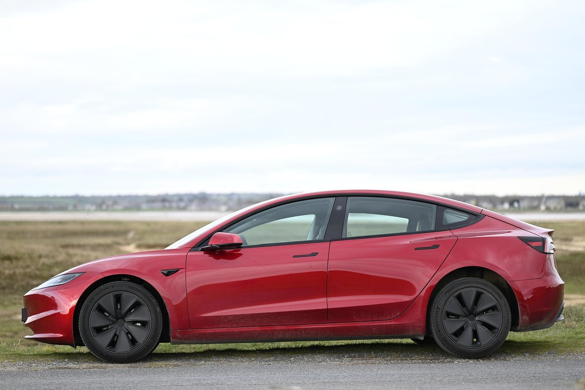 Lenkprobleme bei Teslas: Was deutsche Fahrer zum Rückruf wissen müssen