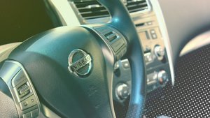 Kratzer im Innenraum eures Autos: So behebt ihr sie selbst