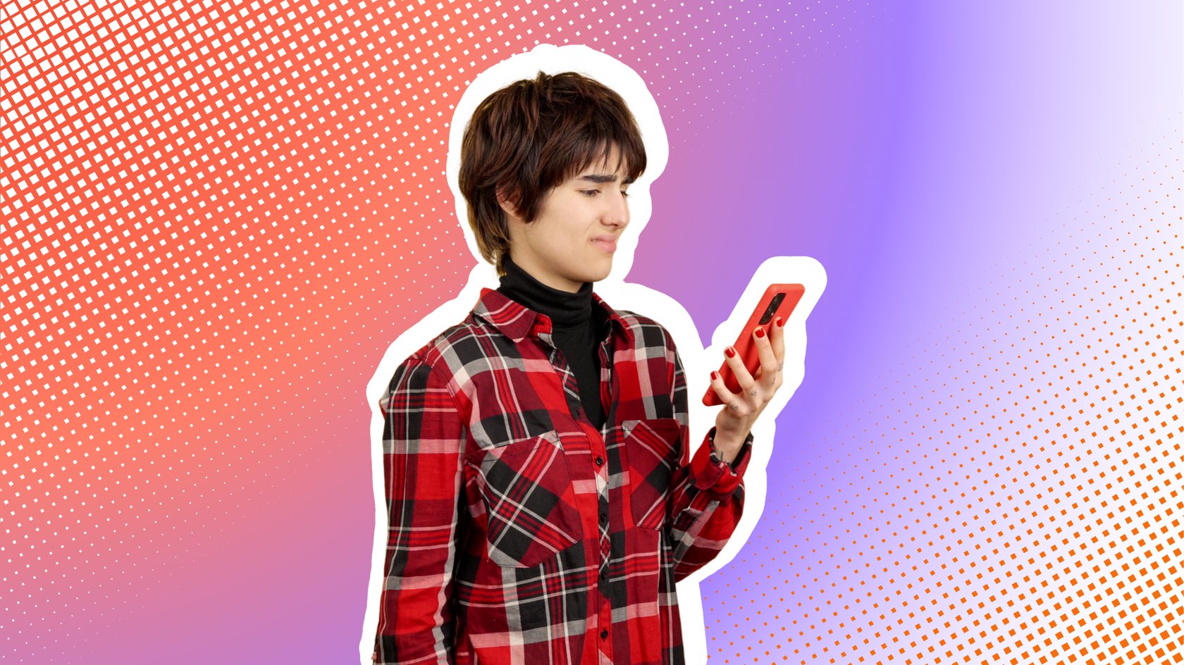 Eine junge Person mit braunen Haaren und einem karierten Hemd blickt skeptisch auf ein rotes Smartphone.