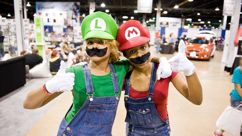 Cosplay von Mario und Luigi.