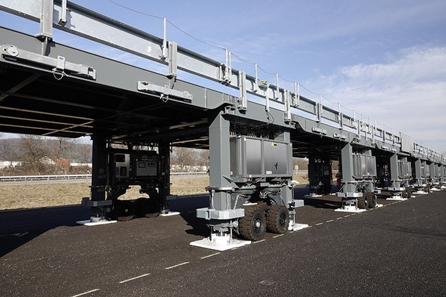 Die Astra-Bridge macht Platz für Autofahrer und Baustelle.