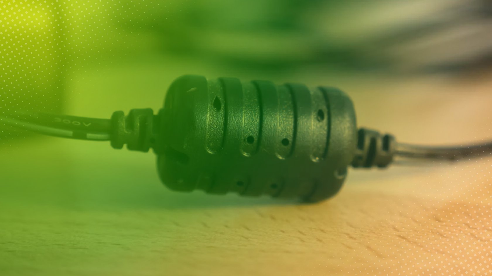 Der&#x20;dicke&#x20;Knubbel&#x20;am&#x20;Notebook-Ladekabel&#x20;ist&#x20;ein&#x20;Entst&#x00F6;rfilter.