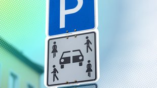 Hier müsst ihr zahlen: Achtet beim Parken auf dieses Schild