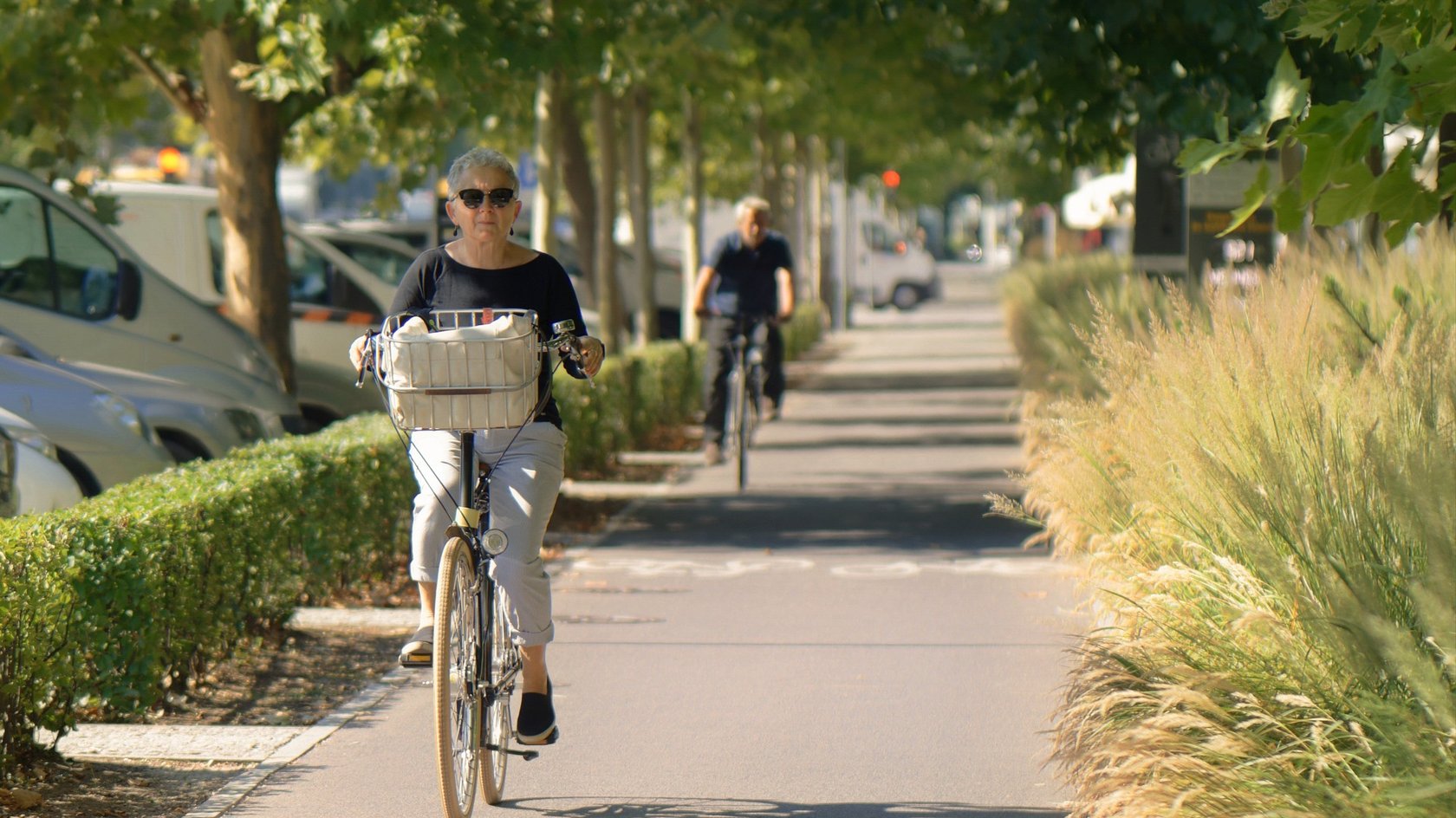 Mit dem Fahrrad solltet ihr nicht bedenkenlos den Gehweg befahren, denn sonst kann ein Bußgeld winken.
