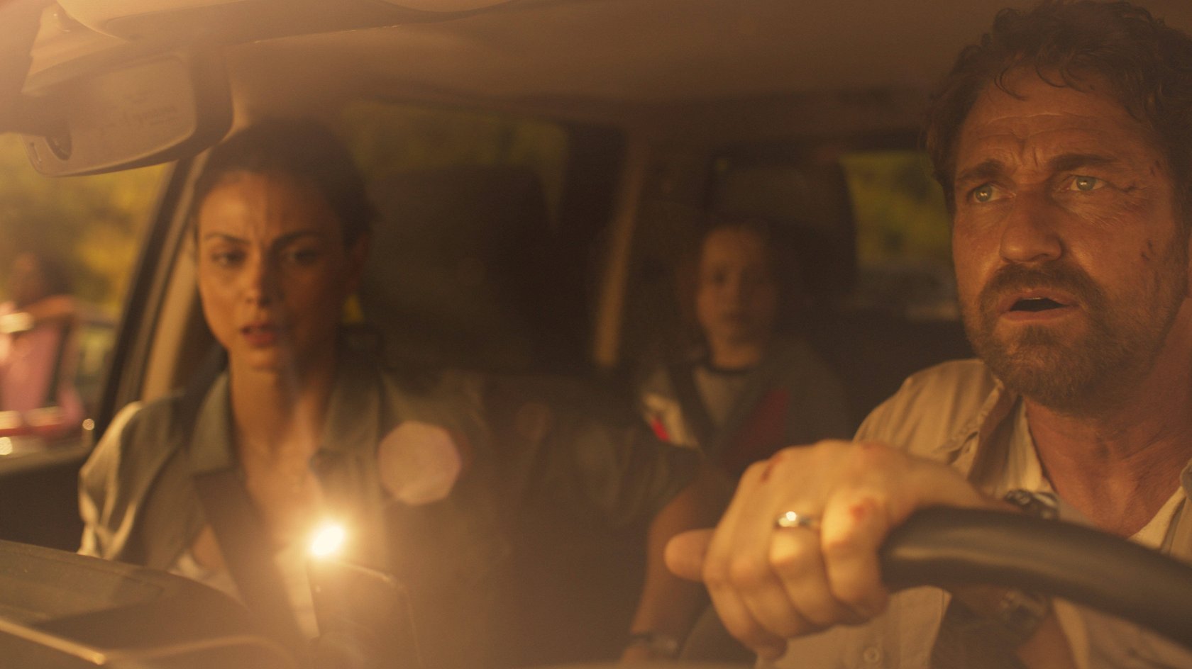 Gerard Butler und Morena Baccarin in „Greenland“.