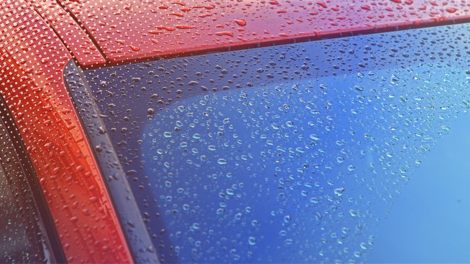 Wasserflecken auf dem Lack? So entfernt ihr sie vom Auto