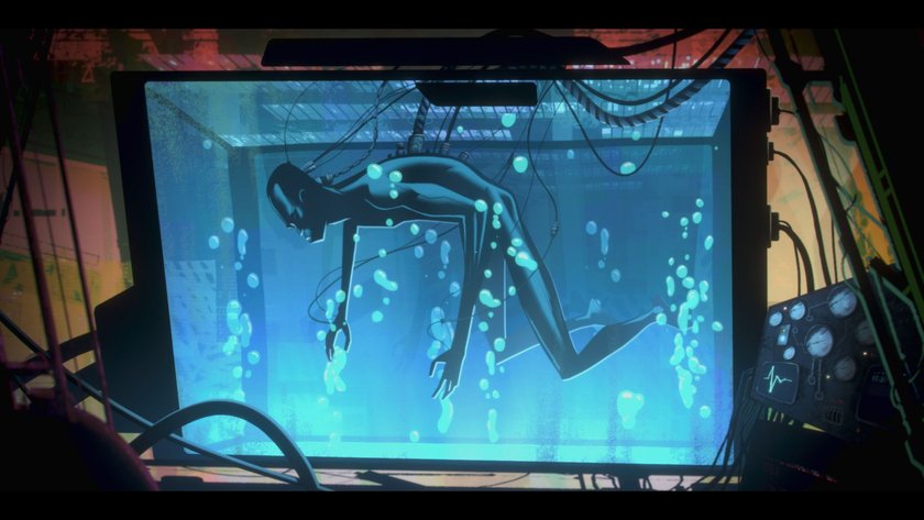 Mann treibt in einem Wassertank.