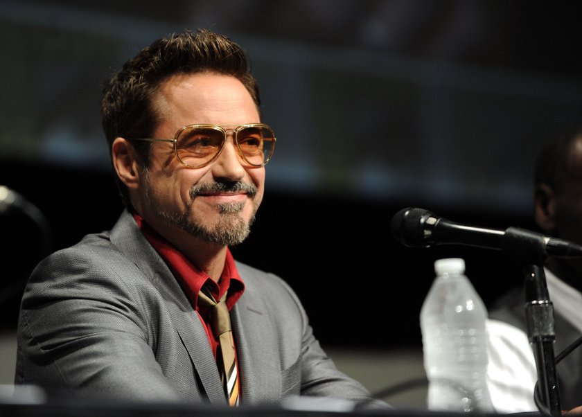 Robert Downey Jr. spielt im MCU die meiste Zeit Iron Man.