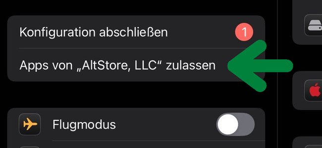 Öffnet die Einstellungen eures iPhones/iPads. Hier sollte links jetzt der Punkt "Apps von 'AltStore, LLC' zulassen" stehen, tippt darauf.