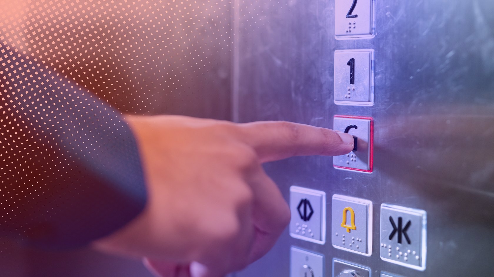 Probleme im Fahrstuhl? Ein spezieller Knopf kann helfen.