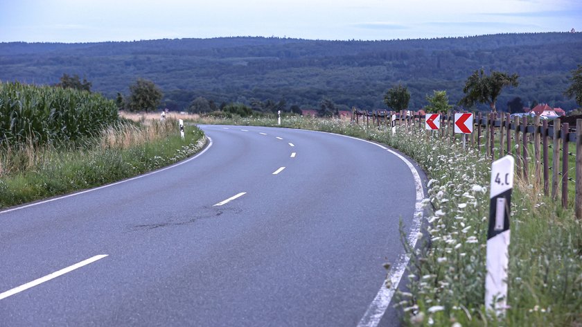 Wir zeigen euch die gefährlichsten Straßen in Niedersachsen.