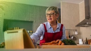 Altes Tablet wird zum genialen Küchen-Dashboard: So geht’s Schritt für Schritt