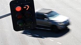 Rot heißt Stopp! Unter diesen Umständen könnt ihr mit dem Auto trotzdem fahren