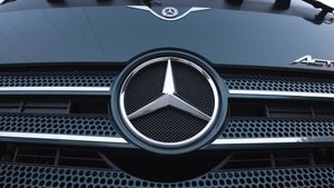 Daimler-Boss: Benzin muss so teuer sein, dass niemand mehr Verbrenner fahren will