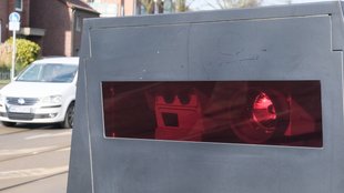 Vor einem Blitzer parken: Darauf müssen Autofahrer achten