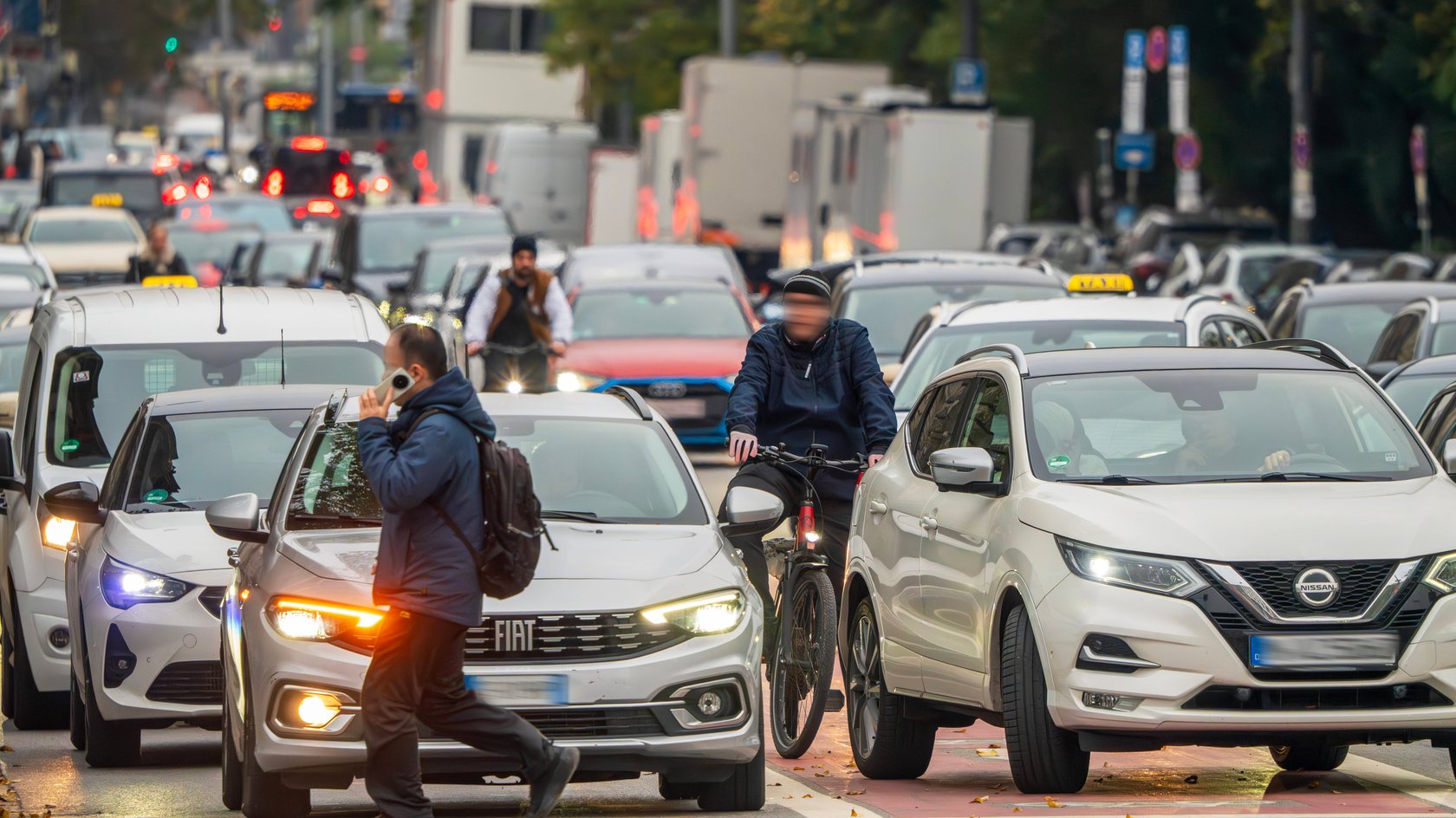 Viel Verkehr erhöht das Unfallrisiko.