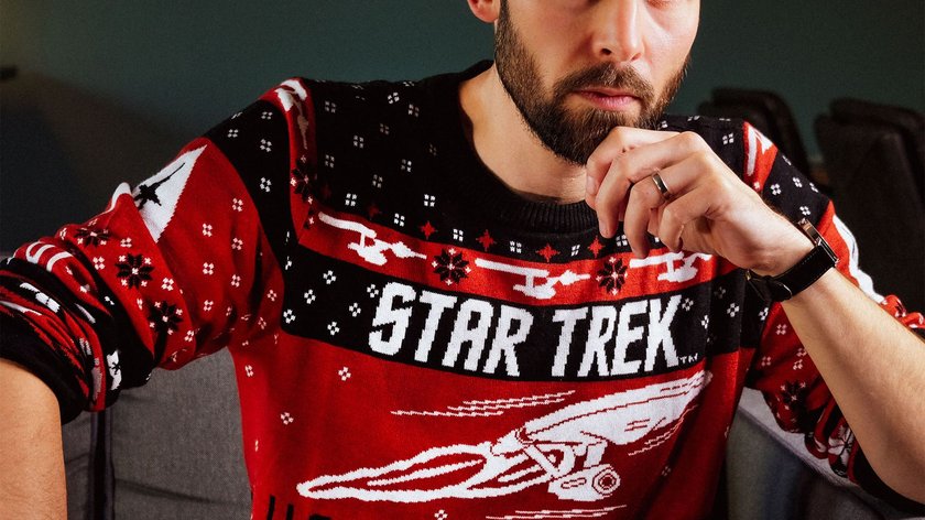Der Ugly Christmas Sweater von Elbenwald für alle Trekkies.