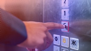 Warum dieser Knopf im Fahrstuhl nützlich sein kann – aber selten gebraucht wird