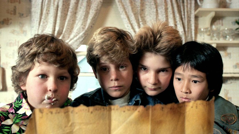 Mit dem „Die Goonies“-Brettspiel taucht ihr in die Welt des Filmklassikers ein.