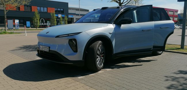 Elektro-SUV Nio EL6 links Elektro-SUV Nio EL6 links