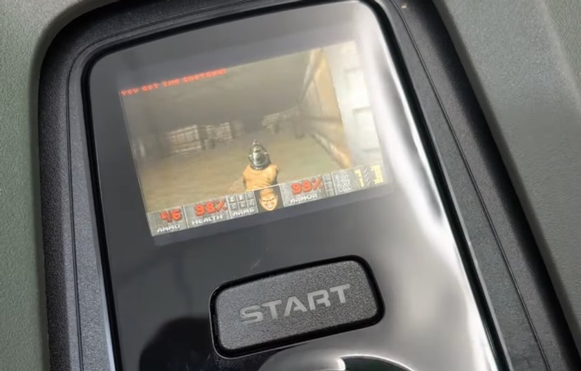 Husqvarna hat per Update Doom auf dem Rasenmäherroboter installiert.