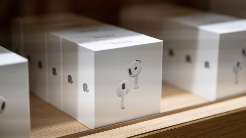 AirPods 4 im Store.