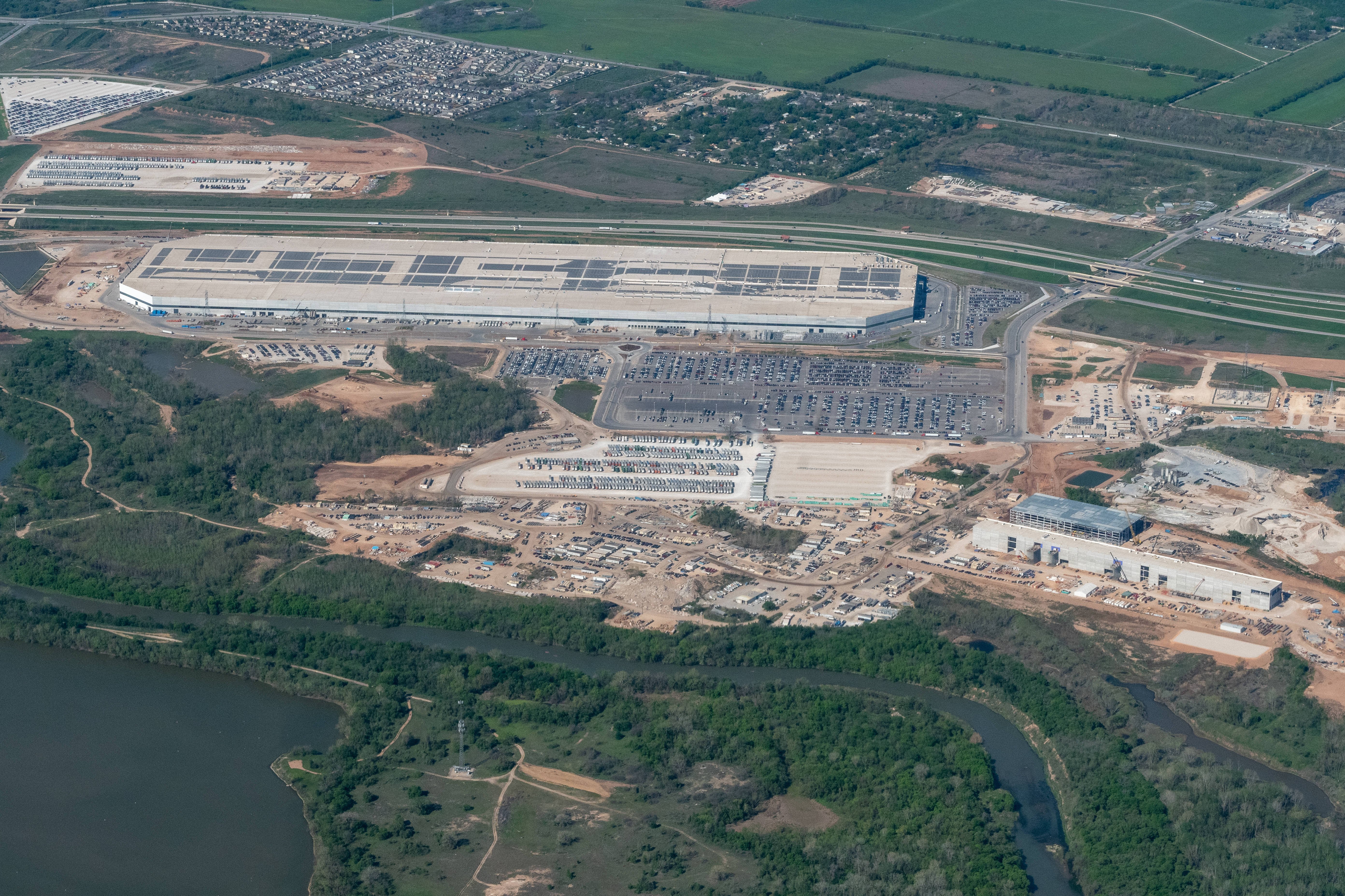 Luftaufnahme des Tesla-Werks in Texas als es noch im Bauprozess war.