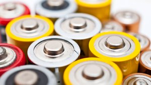 Genialer Trick:  So wisst ihr sofort, ob eine Batterie voll oder leer ist