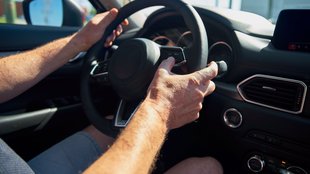 Parken im Sommer:  Mit diesem Trick wird das Lenkrad nicht mehr heiß