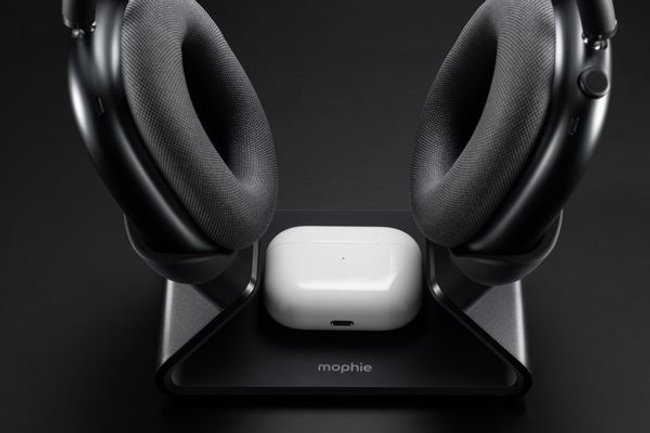 Ladestation für AirPods Max mit zusätzlichem Ladepad.