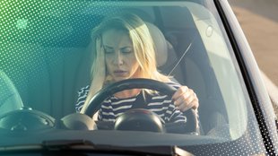 Warnlicht im Auto: Was bedeutet das gelbe Dreieck im Armaturenbrett?