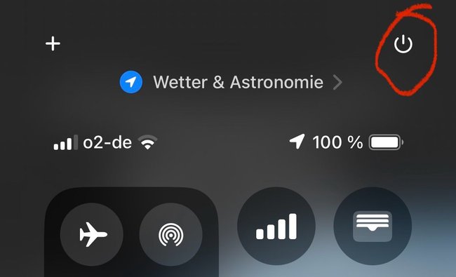 Der Power-Button im Kontrollzentrum von iOS 18. Der Power-Button im Kontrollzentrum von iOS 18.