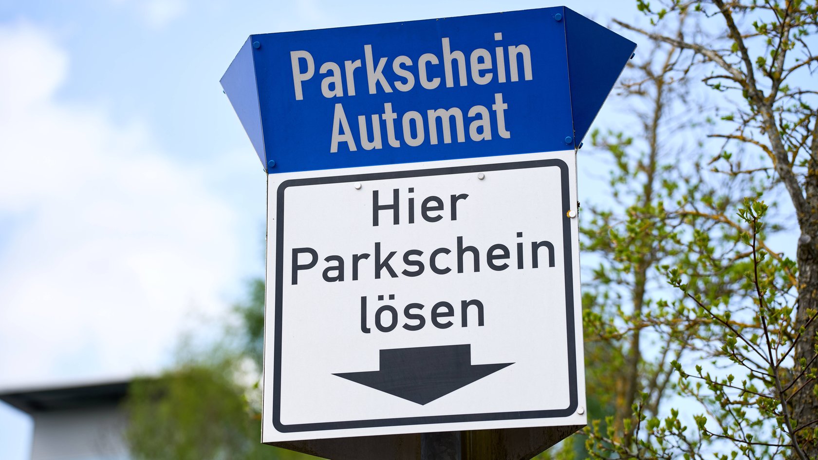 In manchen Städten gibt es Parkautomaten mit einer praktischen Funktion.