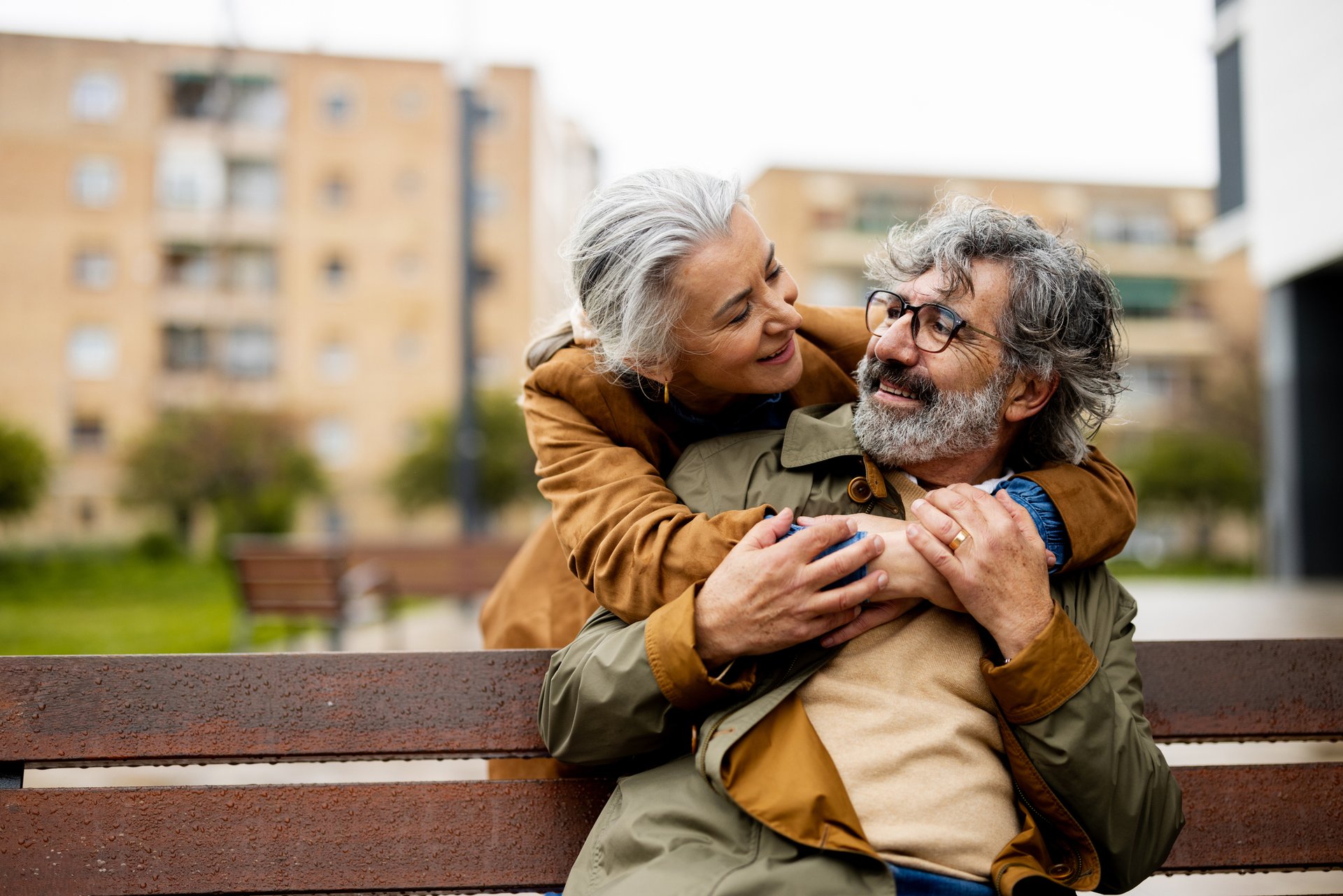 Пара играет в карты Gottman