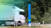 Blaue Säule am Straßenrand: Fast alle denken, es ist ein Blitzer – aber das stimmt nicht