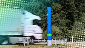 Blaue Säule am Straßenrand: Fast alle denken, es ist ein Blitzer – aber das stimmt nicht
