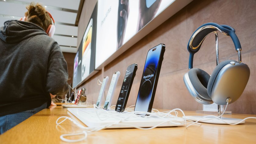 AirPods Max im Apple Store.