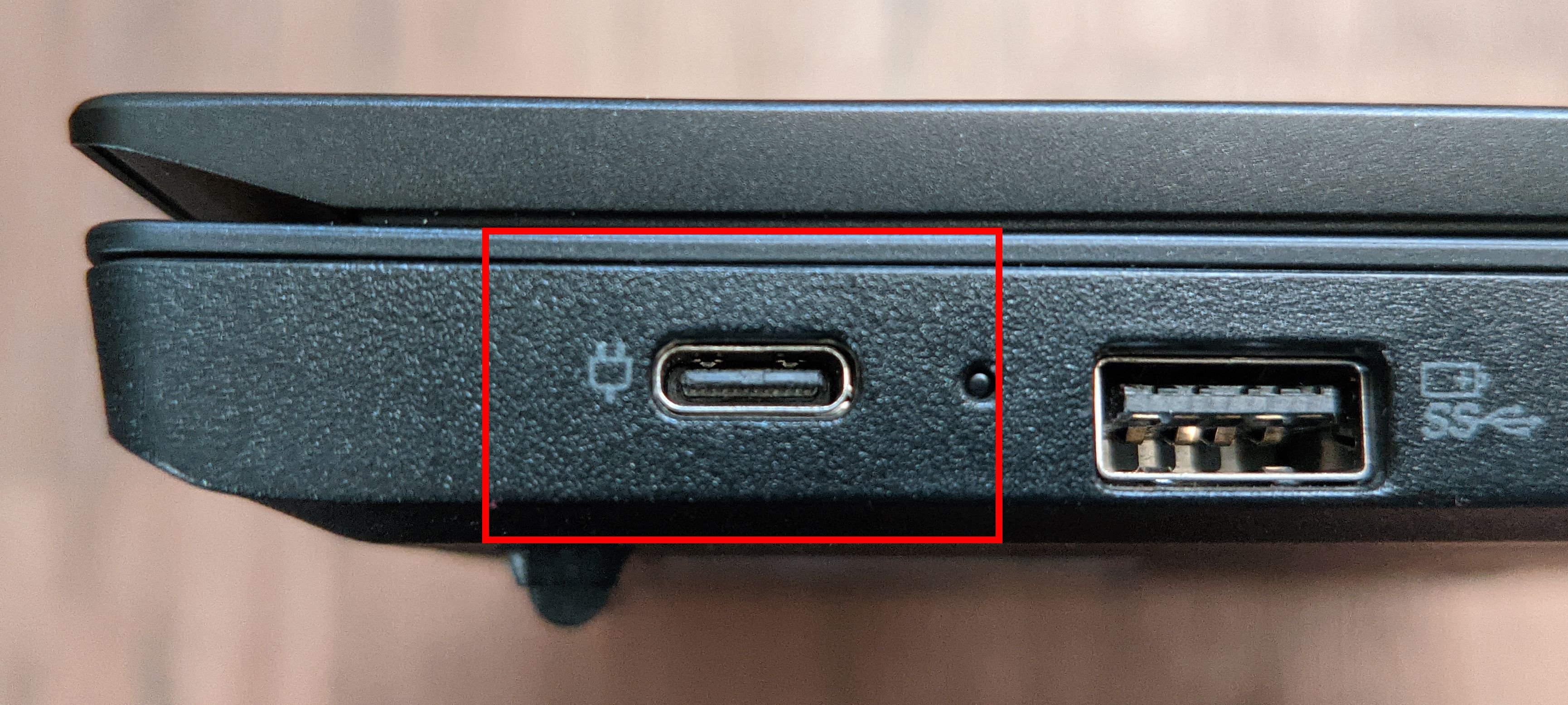 USB-C-Anschluss am Laptop.