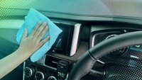 So wird euer Auto innen wie neu: Wie Hausmittel helfen