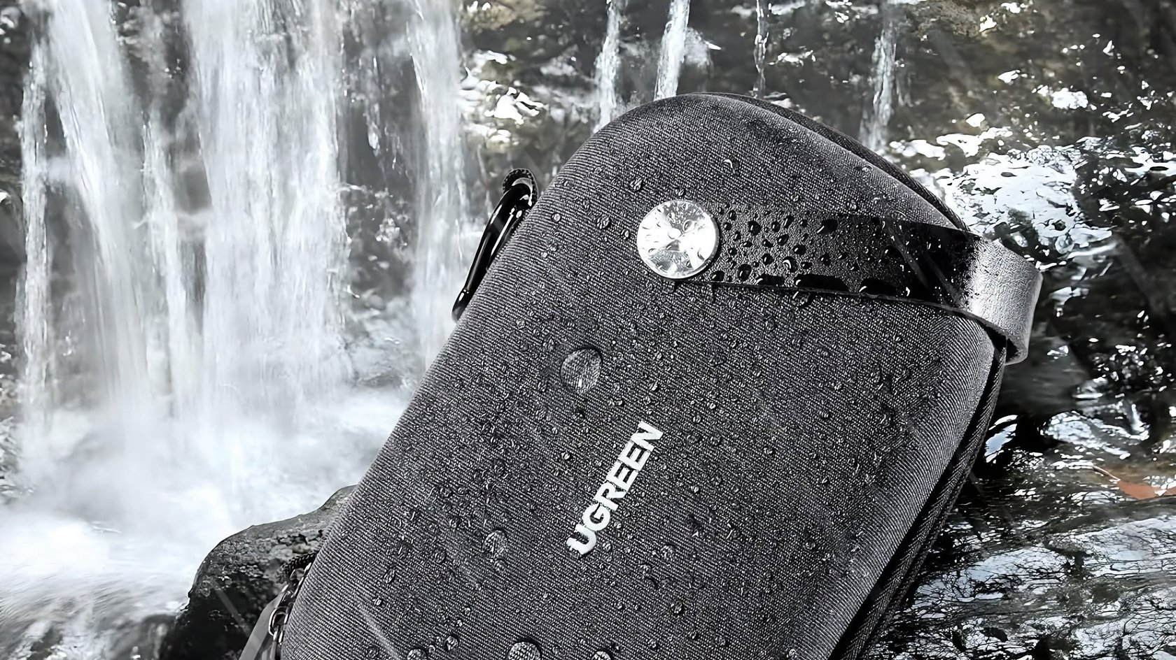 Kabeltasche unter einem Regenfall