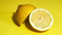 Entspannt durchschlafen und leichter aufstehen: Zitronen-Trick soll wahre Wunder wirken