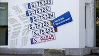 Roter Balken am Nummernschild: Das bedeutet die Markierung am Autokennzeichen