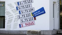 Besonderes Kennzeichen am Auto: Das bedeutet die rote Markierung am Nummernschild