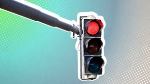 Ampel zeigt immer rot: Wann ihr trotzdem fahren dürft