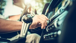 Autoradio ausbauen – Eine Schritt-für-Schritt-Anleitung