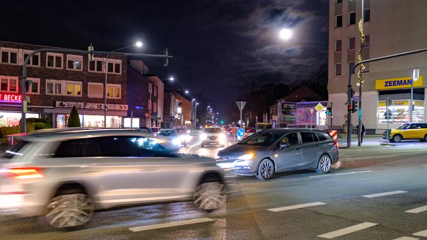 Viel befahrene Kreuzung an der Trierer Straße in Aachen.